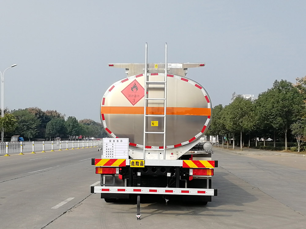 楚勝牌CSC5260GYYLD6A型鋁合金運(yùn)油車(chē)